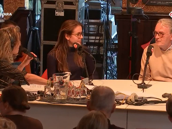 Moeten mobieltjes op school verboden worden? Een discussie tussen docent Ton van Haperen en LAKS-voorzitter Janouke van Meerveld