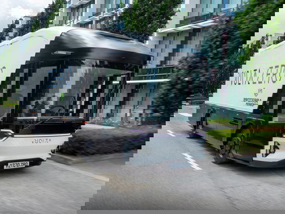 Marc van Domburg Scipio reed in een elektrische vrachtwagen