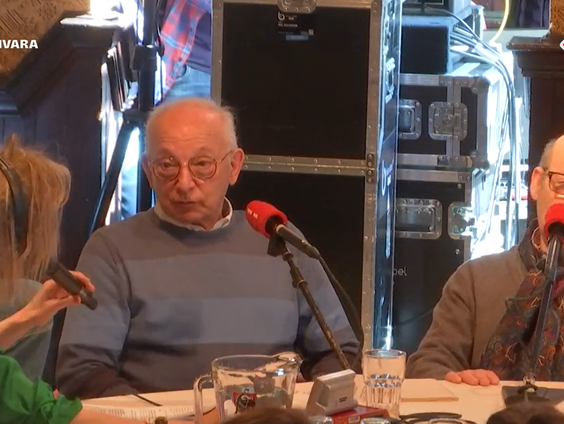 Amsterdam was lang de zuur-hoofdstad van ons land. Tot de oorlog. Op 5 mei kun je al wandelend terug naar ...