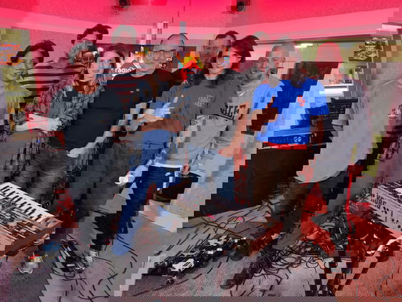 Mich speelde 'A Hassle' (live @ Blokhuis)