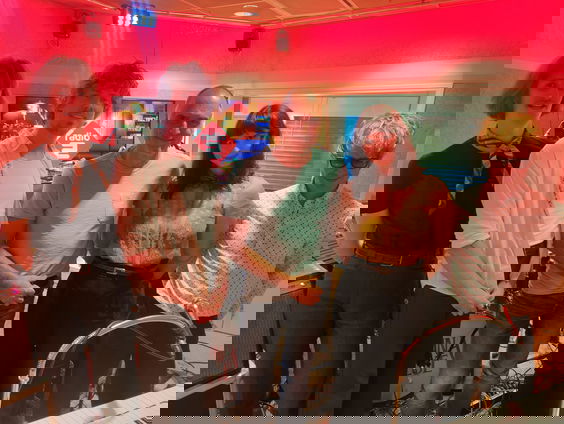 Donna Blue speelt 'Solitaire' (live @ Blokhuis)