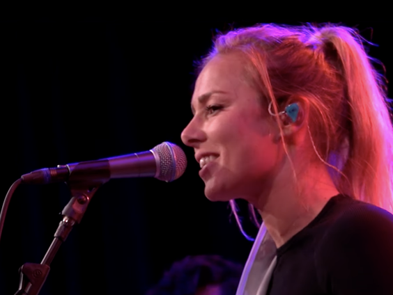 SERA - Take A Chance | live in Muziekcafé