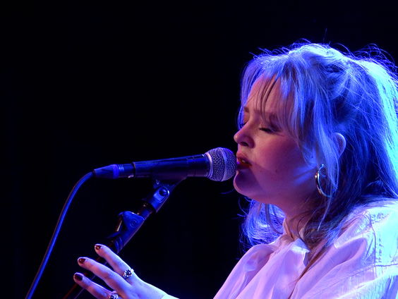 Sophia - Blood Moon | live in Muziekcafé