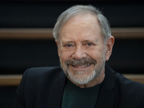 Afscheidsconcert Rob de Nijs emotioneel voor rechterhand Fred Kompier: 'Laatste ritje zit er al op'