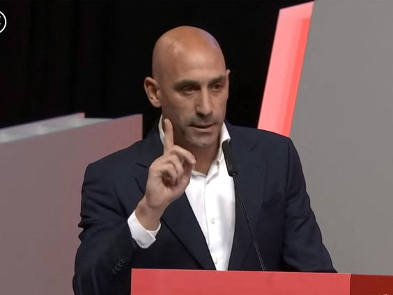 Spanje-correspondent Edwin Winkels over Rubiales-debacle: "Enorme beweging ontstaan tegen het machisme"