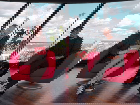 Jeroen onderzoekt in Bureau Eurovisie formule winnend Songfestival lied