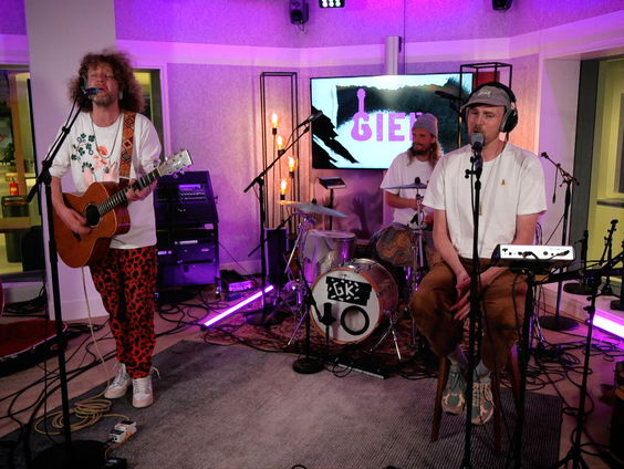 Goldkimono - Redemption Song (Bob Marley & The Wailers cover) (Live @ Giel)