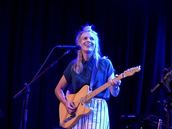 Sue the Night - FRONTROW | live in Muziekcafé