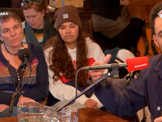 Presentator Nathan de Vries vertelt over zijn podcast ‘Niet zo Zwart – wit’, waarin hij op zoek gaat naar ...