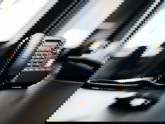 Stichting Burger Initiatief merkt dat de drempel voor hulp vragen hoog is: "Vader hing drie keer op met schaamrood op z'n kaken"