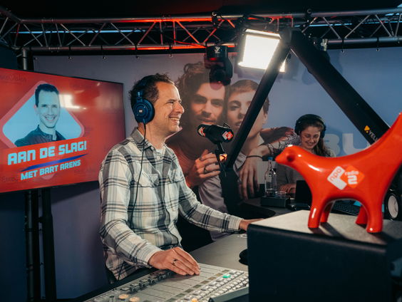 Bart geeft een voorproefje van de acts in de tweede halve finale van het Songfestival