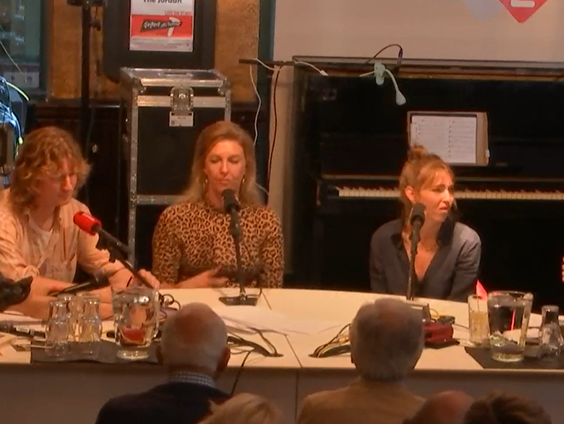 Door corona belandde theatermaker Anne van der Steen achter de vuilniswagen