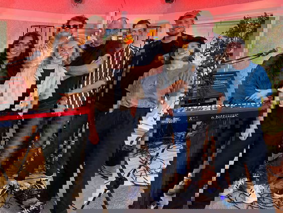 Philine speelt 'Needy As Hell' live @ Blokhuis