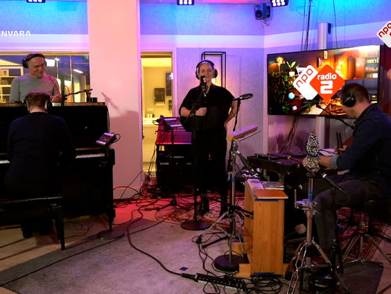 Emiliana Torrini speelt 'Mikos' live @ Blokhuis