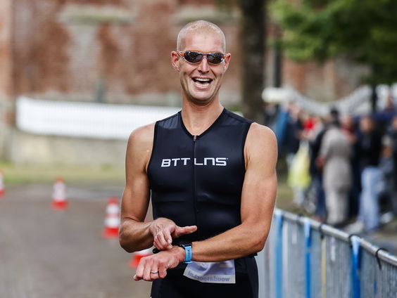 Maarten van der Weijden klaar voor intense Elfstedentocht-triatlon: "Spannend en veel zin in"