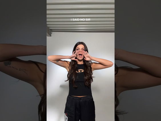 Davina Michelle geeft Tekstuele Voorlichting bij 'I Said No Sir'