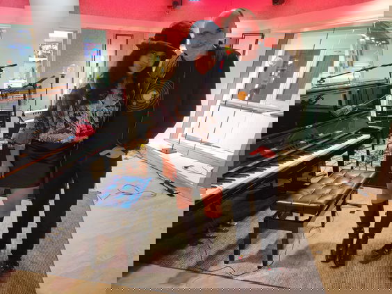 Baby Rose speelt 'God Bless The Child' (cover Billie Holiday) live @ Blokhuis