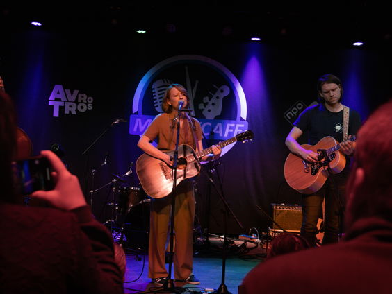 Stephanie Struijk - Bijna September | live in Muziekcafé