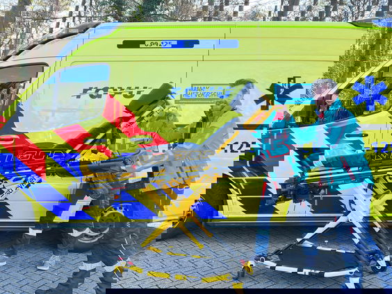 Martijn en Matthias lopen "brancard-athon" voor een plek in het Guinness Book of Records