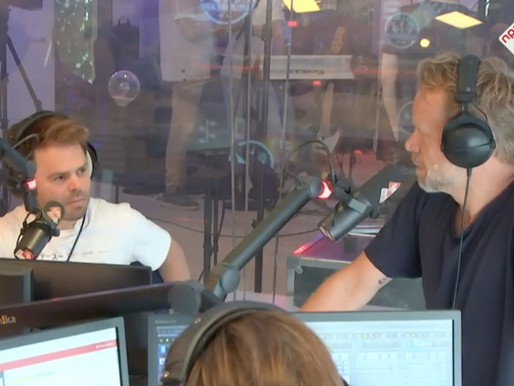 VanVelzen en Diggy Dex in Muziekcafé over Nederlandstalig schrijven