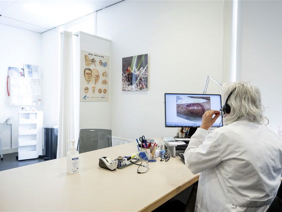 Meer patiënten naar de huisarts door geldzorgen