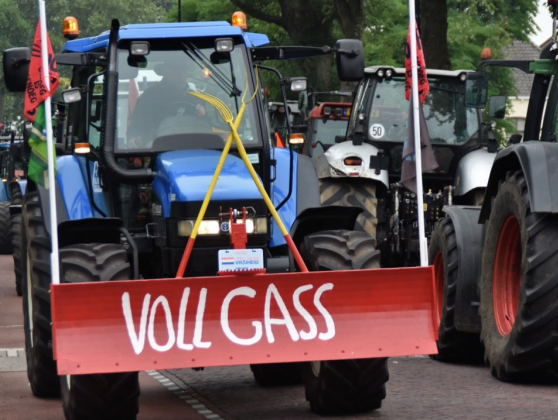 Mark Rood stond, samen met andere boeren, voor de deur van de minister