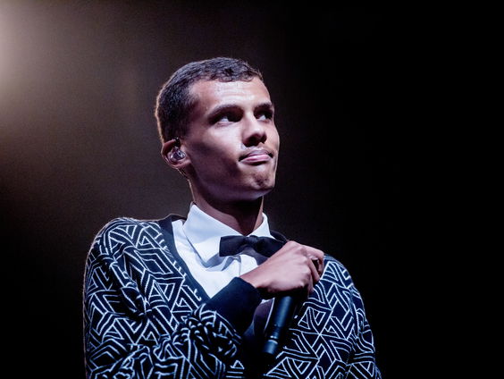 Stromae vertelt over de positieve kant van zijn beladen nieuwe single