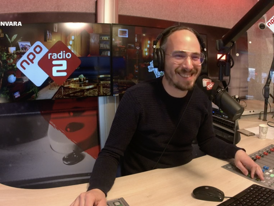 Met wie gaat Lenie op date?