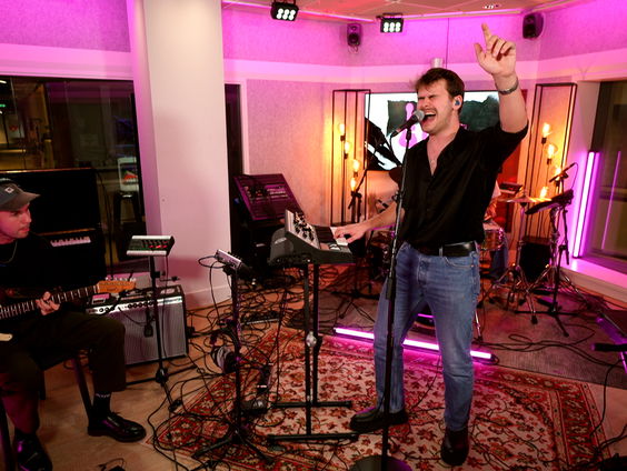 Haris - Fall Apart (Live @ Giel)