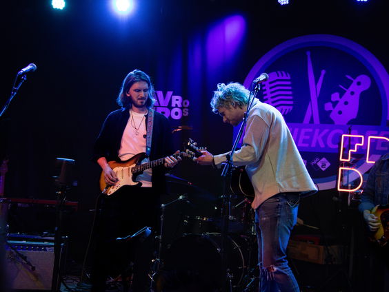 FRIDAY - Something About It | live in Muziekcafé