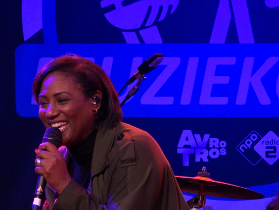 Edsilia Rombley - Goed Voor Mij | live in Muziekcafé