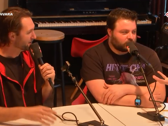 Twee scare actors geven een cursus boe-zeggen