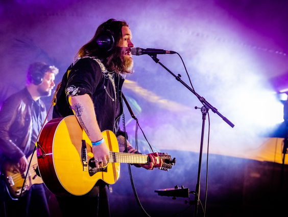 Vriendschap inspiratie voor Voltage's Leave It All Behind: "Beste vriend is militair"