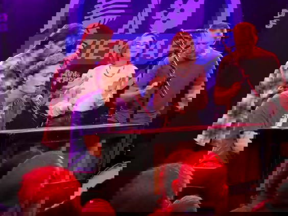 Adriaan Persons - Vanavond Komt Ze Naar Mij | live in Muziekcafé