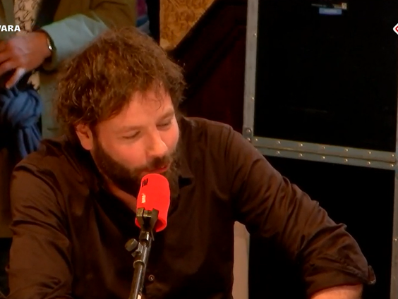 Het Spijkerlied van 18 maart met Aron Elstak