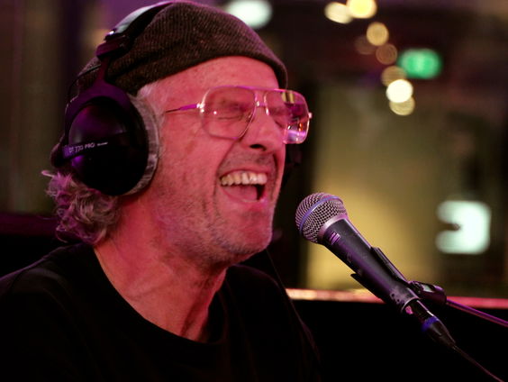 Mell & Vintage Future - Love Train (Live @ Giel)