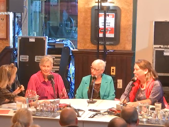 Bijenkorf medewerkers Tineke en Jolanda zijn het zat om voor een te laag loon te moeten werken.