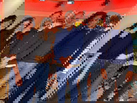 Pitou speelt 'Devote' live @ Blokhuis