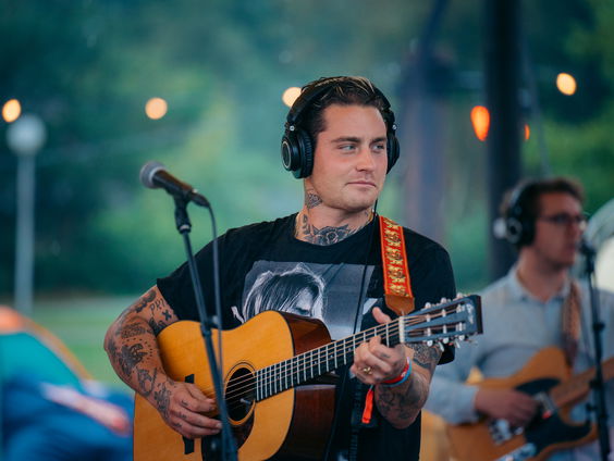 Douwe Bob tijdens Beste Zangers erg onder de indruk van operazanger Marco Bakker