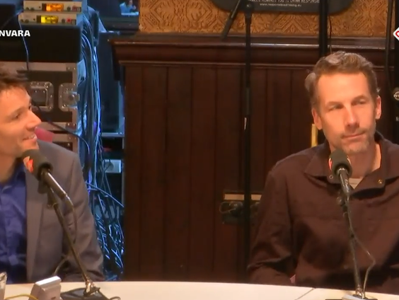 Journalisten Michiel Bles en Leendert van der Valk volgen bands en hun busjes, het privéterrein van muzikanten