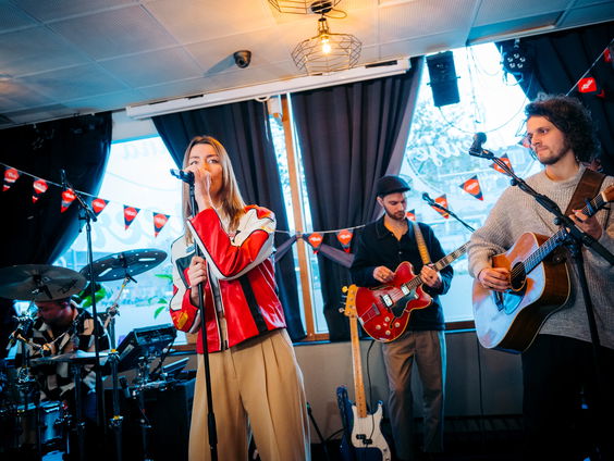RONDÉ kiest ervoor om Roller Coaster te coveren: "Dit voelt gewoon heel goed"
