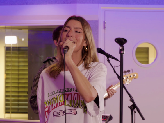 RONDÉ viert overwonnen obstakels met Bright Eyes