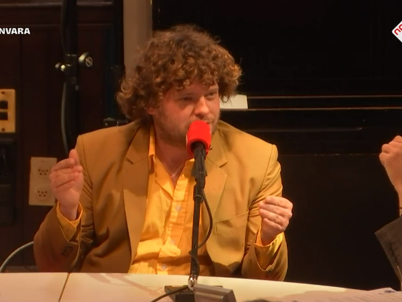 Kunstenaar Bart Eysink Smeets is gefascineerd door strak gesnoeide heggen.