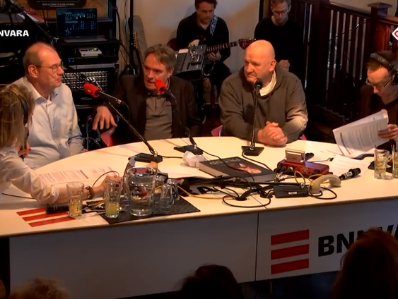 Sander ’t Sas maakte de podcast De TaxiOorlog. Over lek geprikte banden, intimidatie en rake klappen in d ...