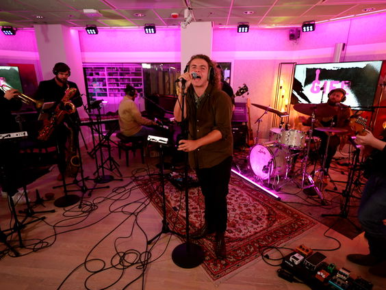 Boaz - It's Not Unusual (Tom Jones cover) (Live @ Giel)