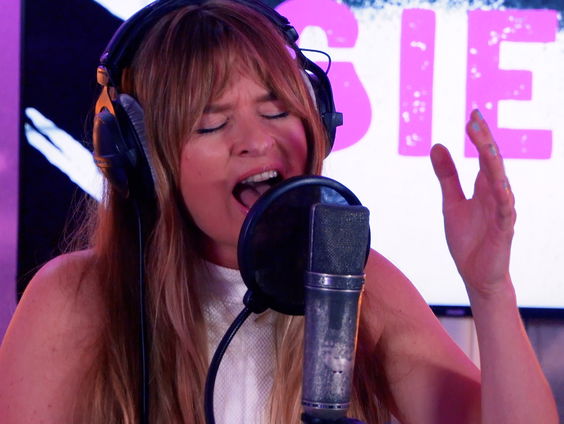 Sandra van Nieuwland - Soldier On (Live @ Giel)