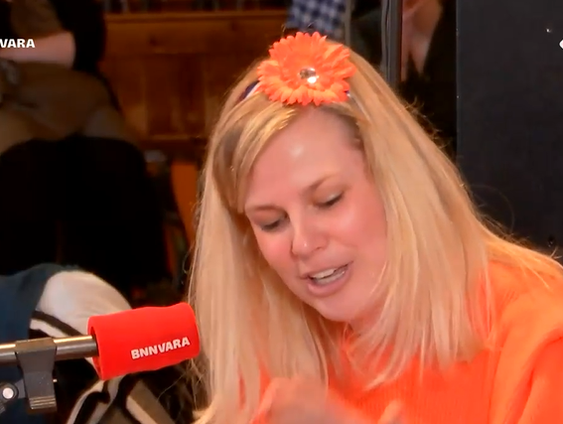 Fans Ilona en Lieke over de laatste Olympische dans van Sven en Ireen