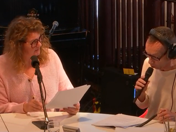 Cabaret: Minister Van der Wal schuift aan