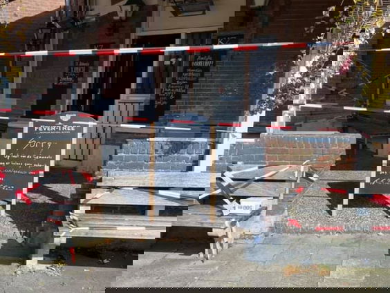 Café-eigenaar Florent helemaal klaar voor opening terrassen