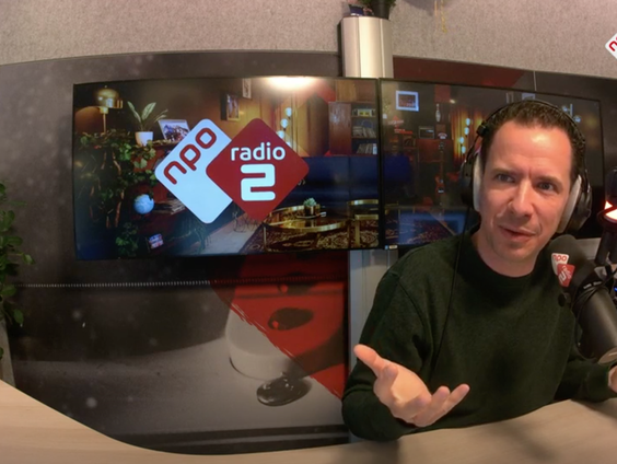 Voordat Mick Hucknall zanger van Simply Red werd, zat hij in een punkband